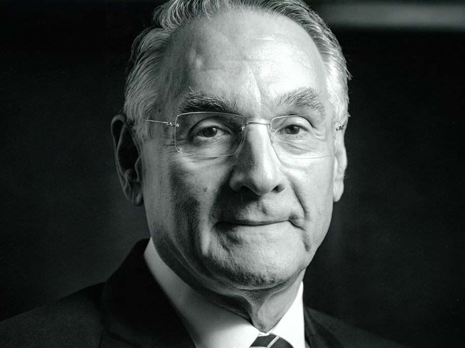 Dr Paul Nisselle.